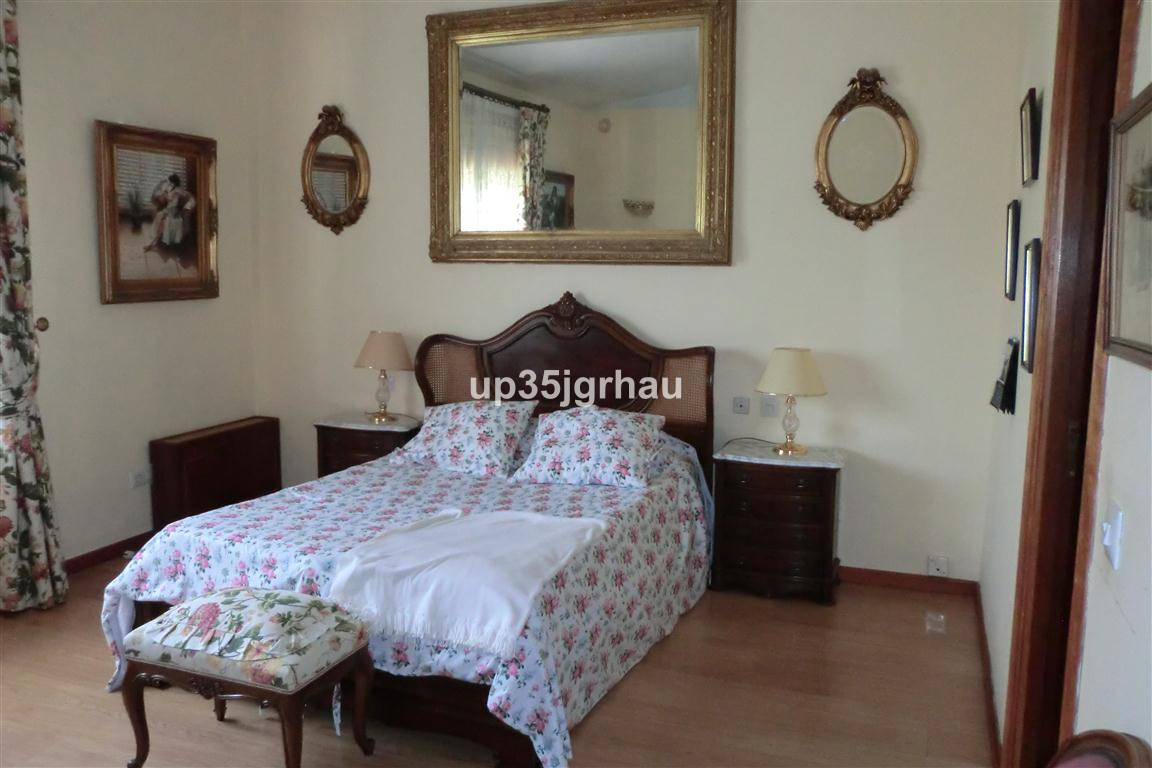 5 Bed Townhouse for sale in Estepona Costa Del Sol, Málaga, Spain