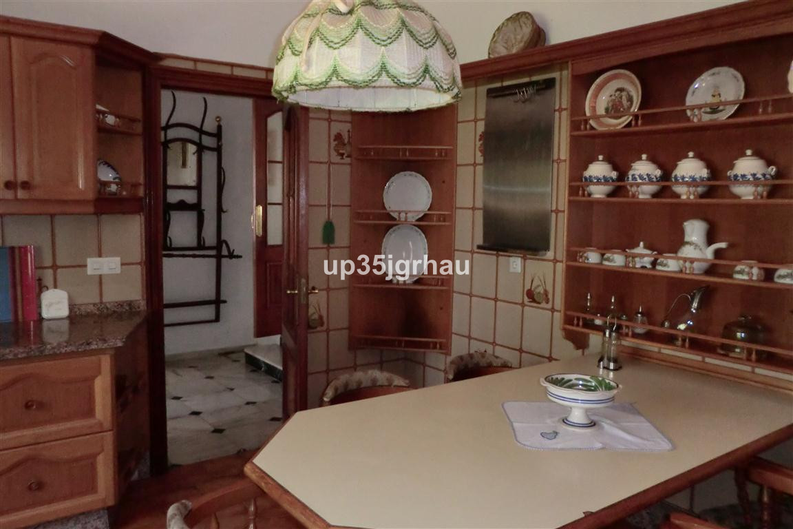 5 Bed Townhouse for sale in Estepona Costa Del Sol, Málaga, Spain