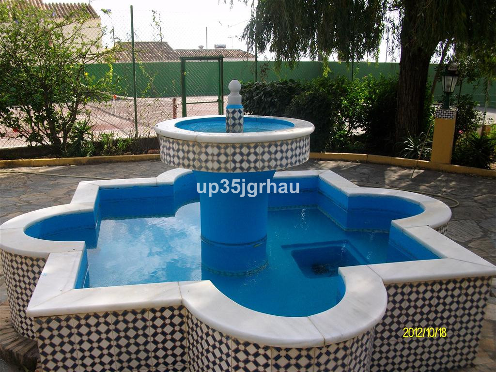 5 Bed Townhouse for sale in Estepona Costa Del Sol, Málaga, Spain