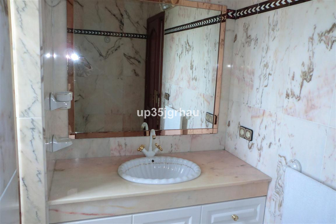 5 Bed Townhouse for sale in Estepona Costa Del Sol, Málaga, Spain