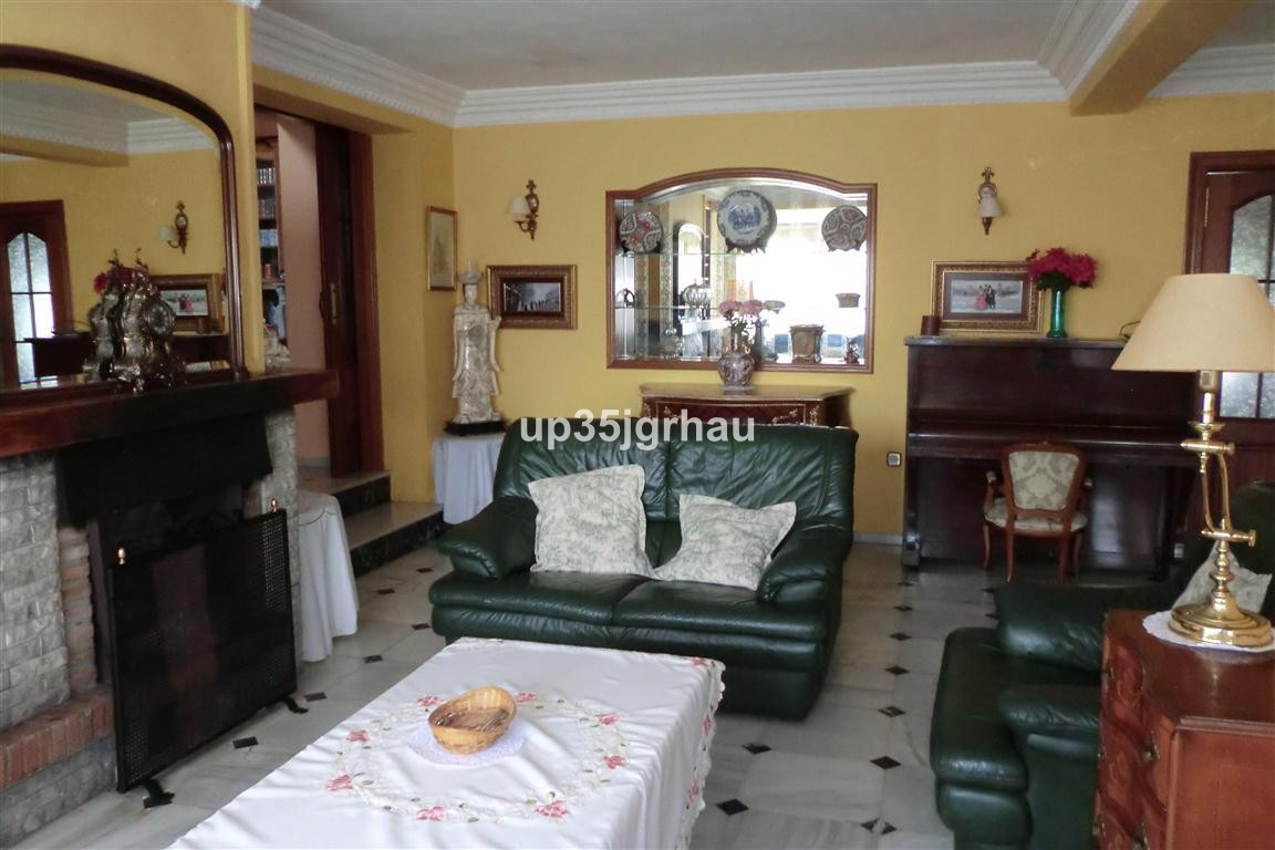5 Bed Townhouse for sale in Estepona Costa Del Sol, Málaga, Spain