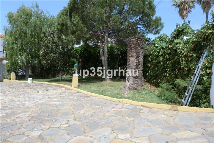 5 Bed Townhouse for sale in Estepona Costa Del Sol, Málaga, Spain