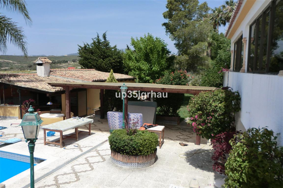 5 Bed Townhouse for sale in Estepona Costa Del Sol, Málaga, Spain