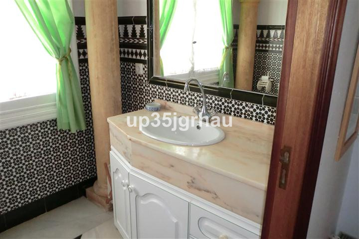 5 Bed Townhouse for sale in Estepona Costa Del Sol, Málaga, Spain