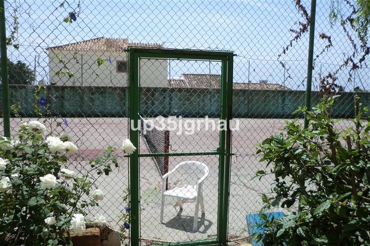 5 Bed Townhouse for sale in Estepona Costa Del Sol, Málaga, Spain