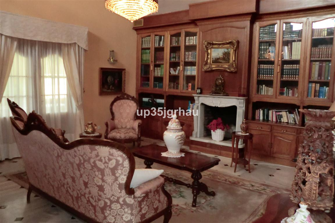 5 Bed Townhouse for sale in Estepona Costa Del Sol, Málaga, Spain