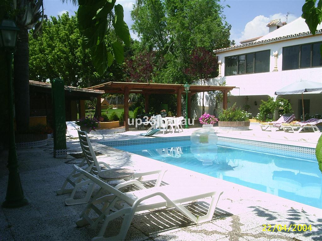 5 Bed Townhouse for sale in Estepona Costa Del Sol, Málaga, Spain