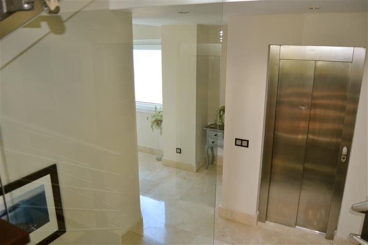 Se vende Villa - Chalet de 5 dormitorios en Costa Del Sol, Málaga, España