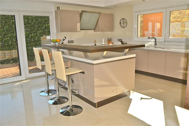 Se vende Villa - Chalet de 5 dormitorios en Costa Del Sol, Málaga, España