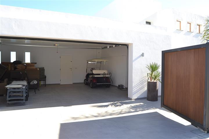Se vende Villa - Chalet de 5 dormitorios en Costa Del Sol, Málaga, España