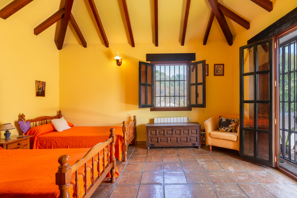 4 Bed Townhouse for sale in Elviria Costa Del Sol, Málaga, Spain