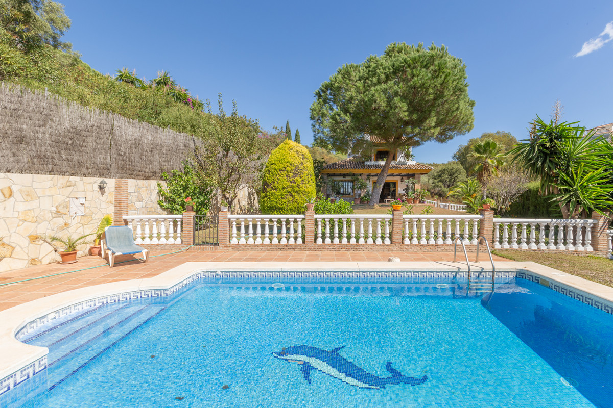 4 Bed Townhouse for sale in Elviria Costa Del Sol, Málaga, Spain