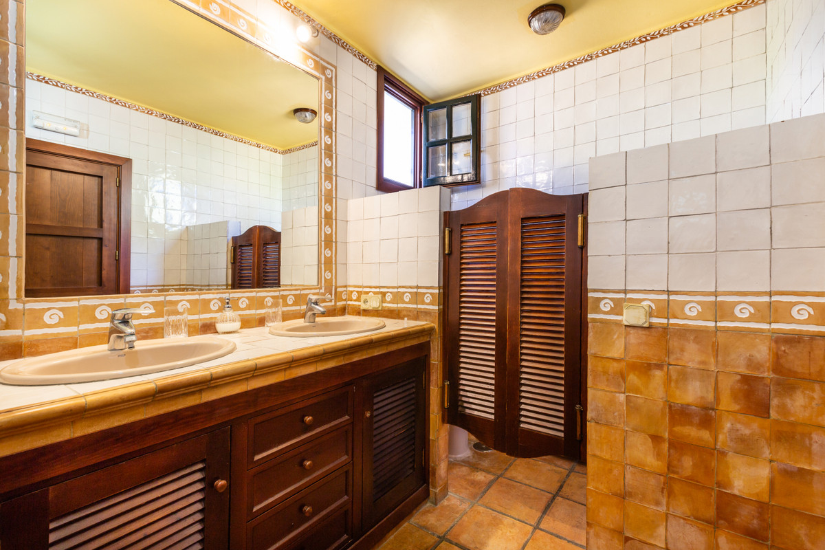 4 Bed Townhouse for sale in Elviria Costa Del Sol, Málaga, Spain
