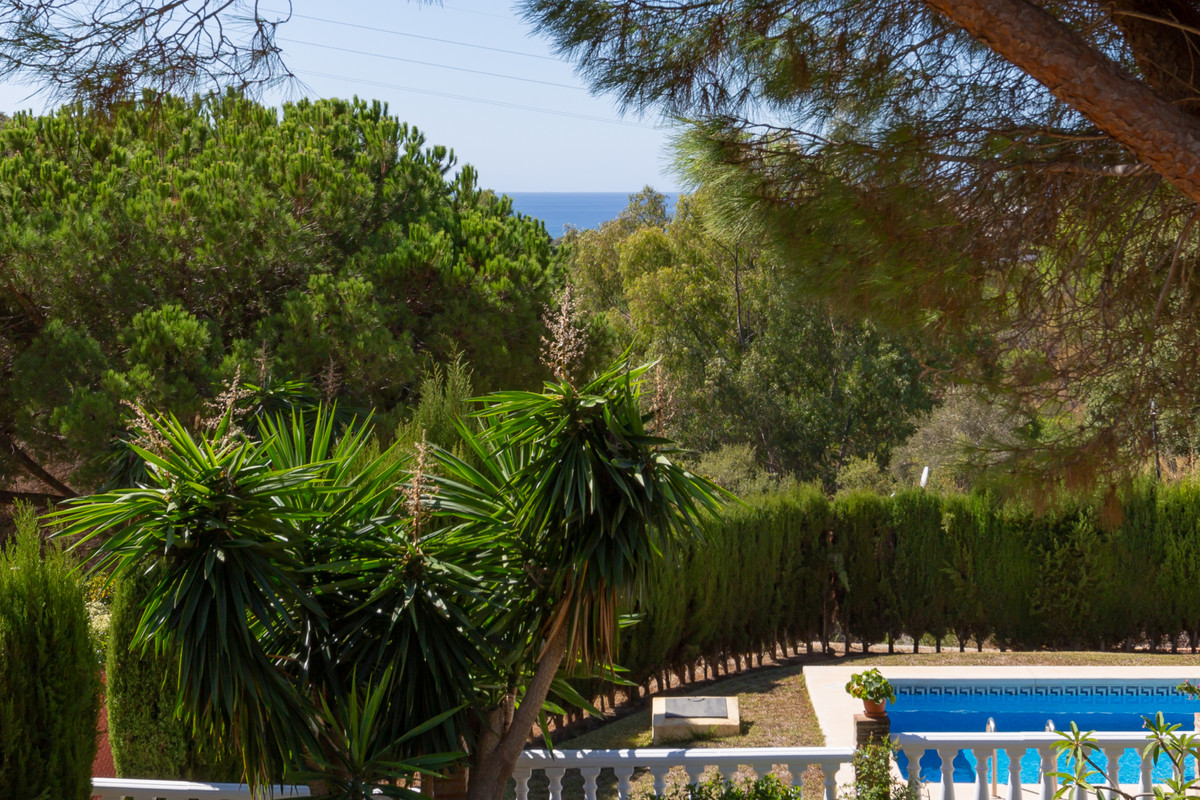 4 Bed Townhouse for sale in Elviria Costa Del Sol, Málaga, Spain