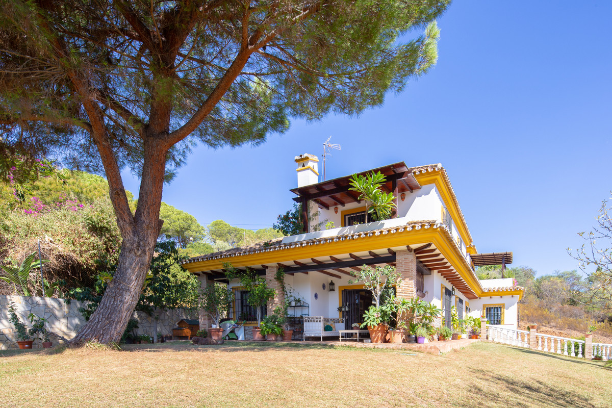 4 Bed Townhouse for sale in Elviria Costa Del Sol, Málaga, Spain