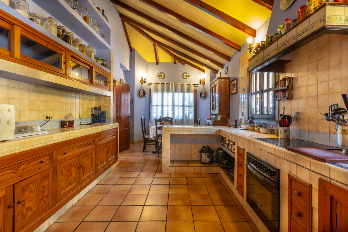 4 Bed Townhouse for sale in Elviria Costa Del Sol, Málaga, Spain