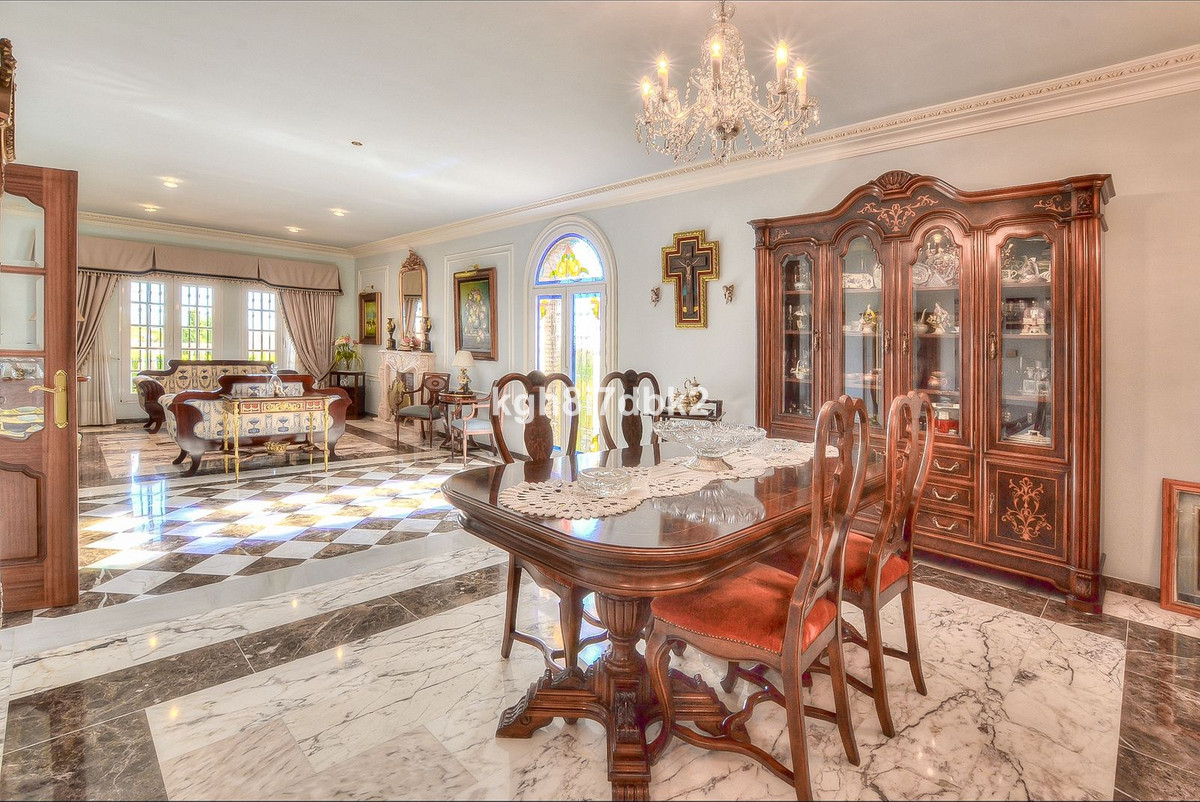 Se vende Villa - Chalet de 10 dormitorios en Costa Del Sol, Málaga, España