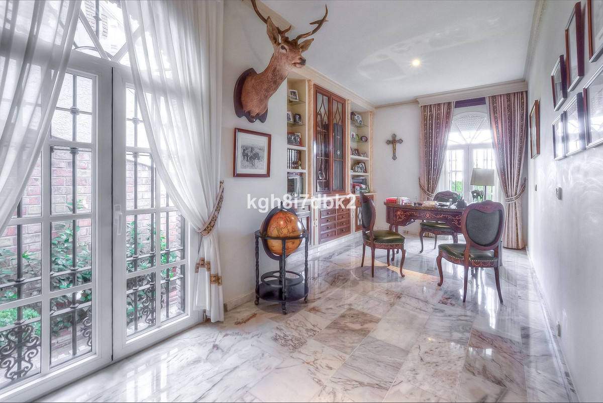 Se vende Villa - Chalet de 10 dormitorios en Costa Del Sol, Málaga, España