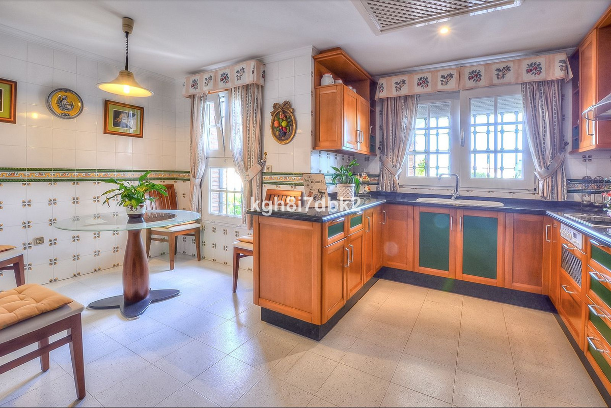 Se vende Villa - Chalet de 10 dormitorios en Costa Del Sol, Málaga, España