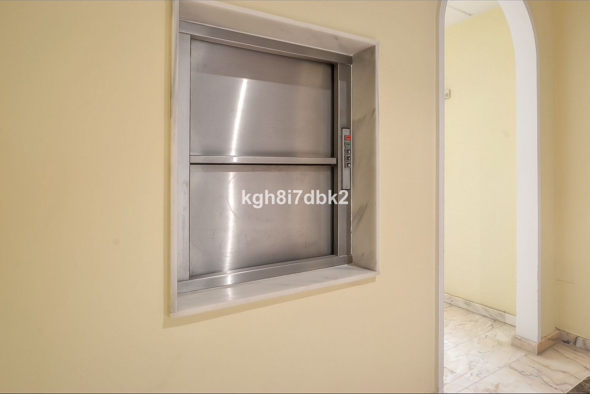 Se vende Villa - Chalet de 10 dormitorios en Costa Del Sol, Málaga, España