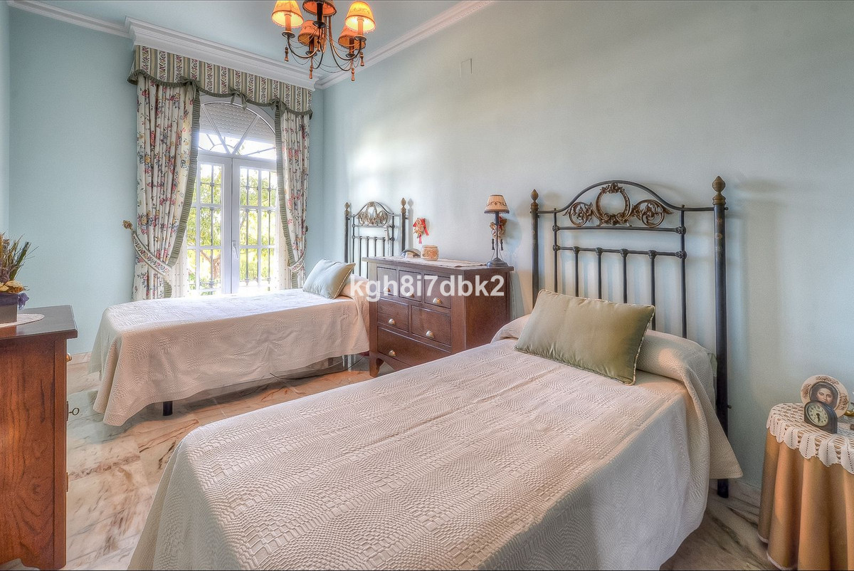 Se vende Villa - Chalet de 10 dormitorios en Costa Del Sol, Málaga, España