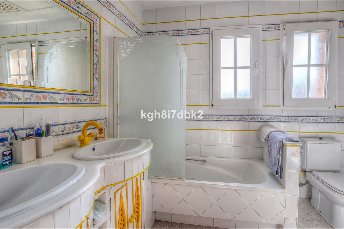 Se vende Villa - Chalet de 10 dormitorios en Costa Del Sol, Málaga, España