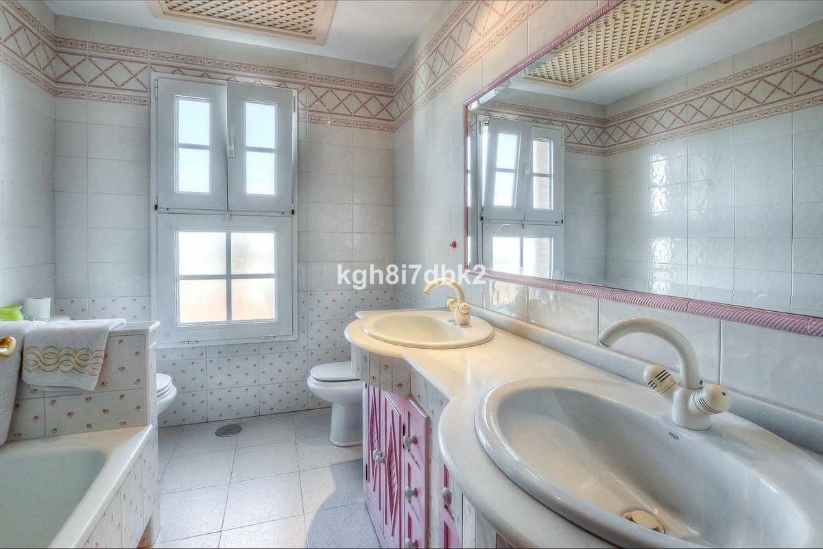 Se vende Villa - Chalet de 10 dormitorios en Costa Del Sol, Málaga, España