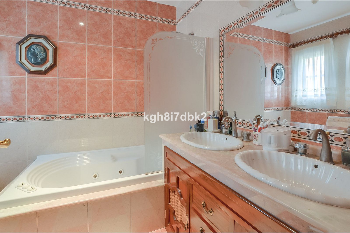 Se vende Villa - Chalet de 10 dormitorios en Costa Del Sol, Málaga, España