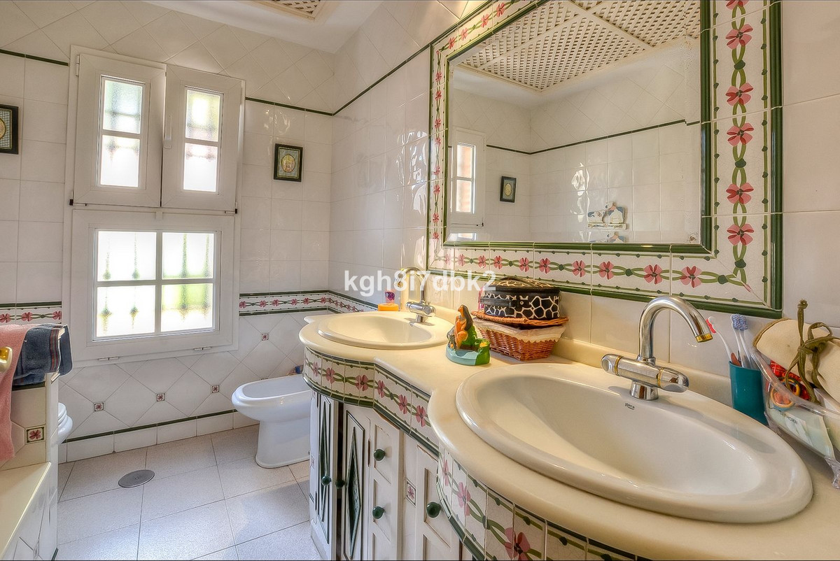 Se vende Villa - Chalet de 10 dormitorios en Costa Del Sol, Málaga, España