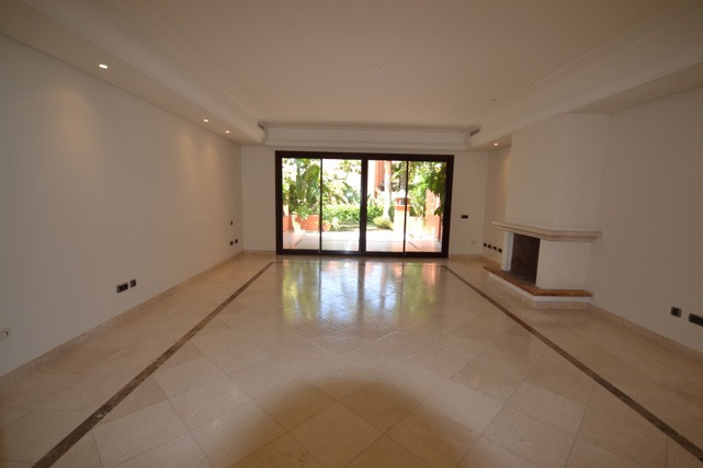 3 Bed Townhouse for sale in The Golden Mile Costa Del Sol, Málaga, Spain