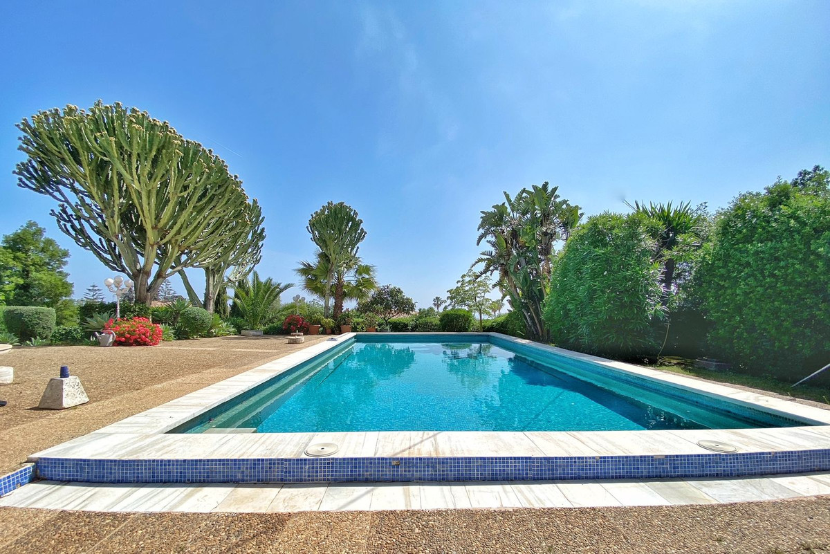 Se vende Villa - Chalet de 4 dormitorios en Costa Del Sol, Málaga, España
