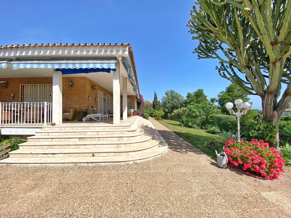 Se vende Villa - Chalet de 4 dormitorios en Costa Del Sol, Málaga, España
