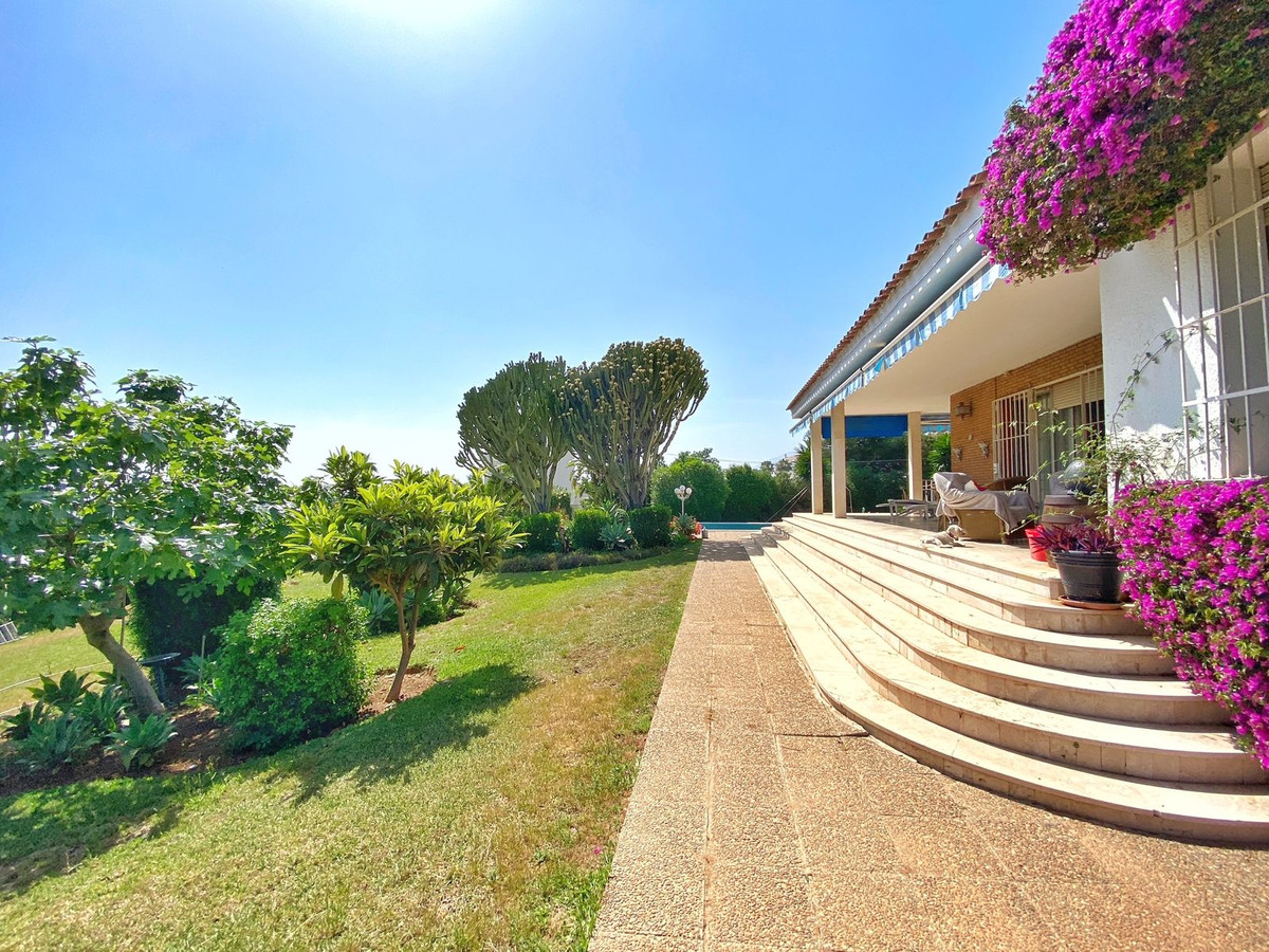 Se vende Villa - Chalet de 4 dormitorios en Costa Del Sol, Málaga, España