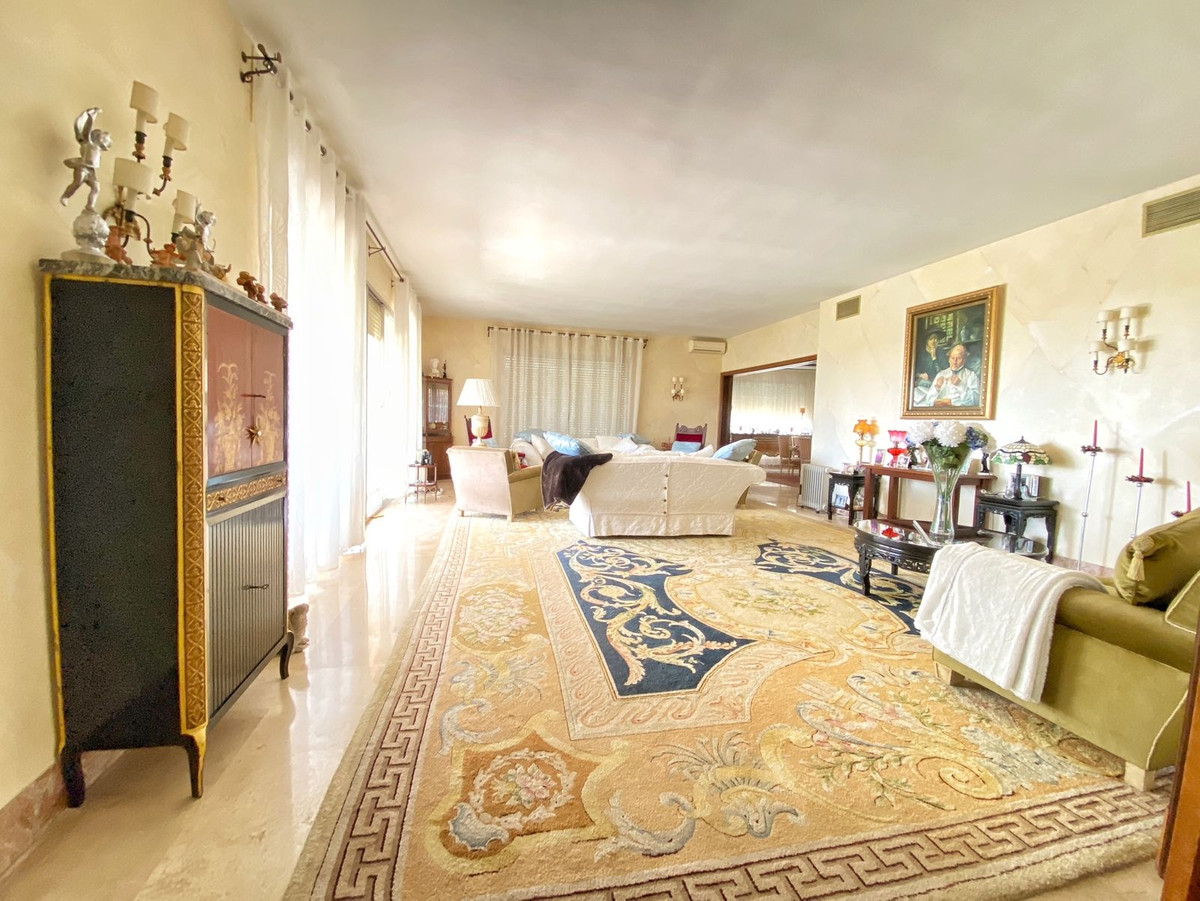 Se vende Villa - Chalet de 4 dormitorios en Costa Del Sol, Málaga, España