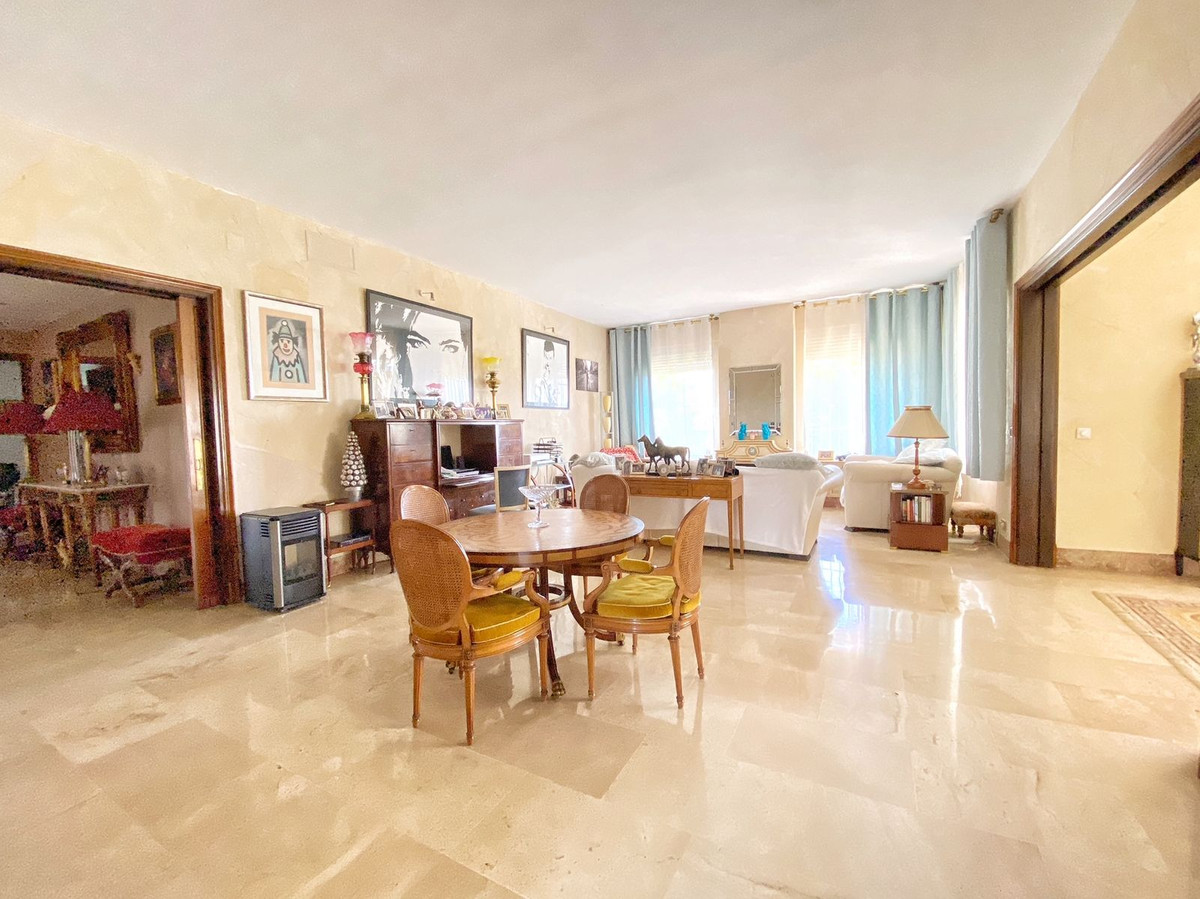 Se vende Villa - Chalet de 4 dormitorios en Costa Del Sol, Málaga, España