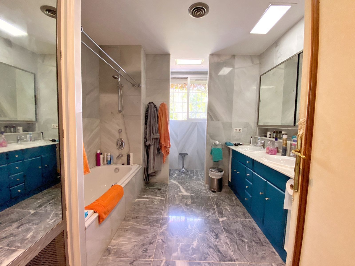 Se vende Villa - Chalet de 4 dormitorios en Costa Del Sol, Málaga, España