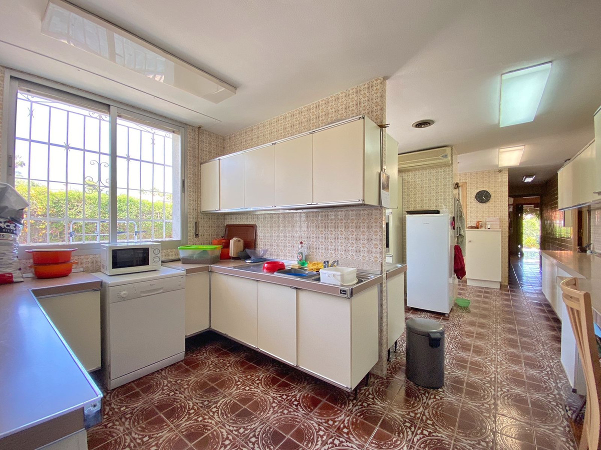 Se vende Villa - Chalet de 4 dormitorios en Costa Del Sol, Málaga, España