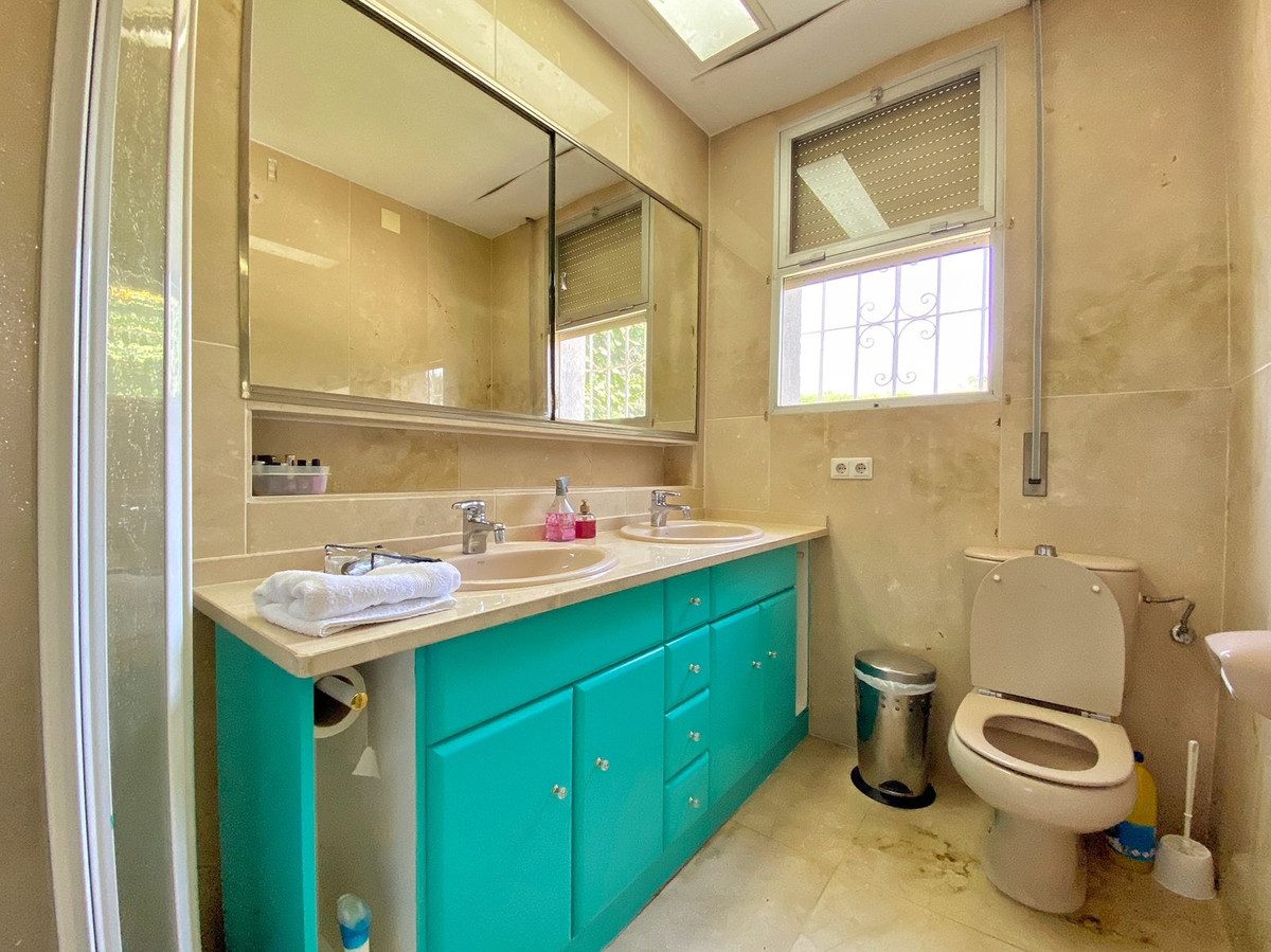 Se vende Villa - Chalet de 4 dormitorios en Costa Del Sol, Málaga, España