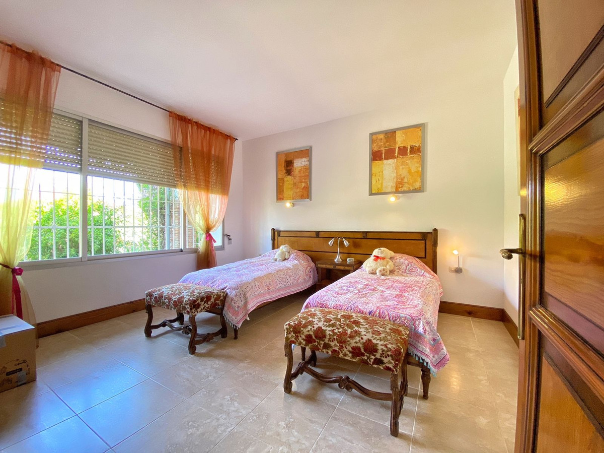 Se vende Villa - Chalet de 4 dormitorios en Costa Del Sol, Málaga, España