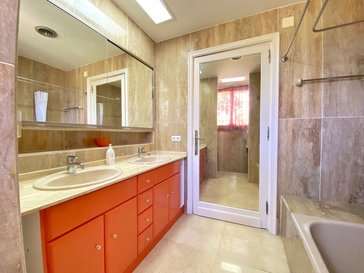 Se vende Villa - Chalet de 4 dormitorios en Costa Del Sol, Málaga, España