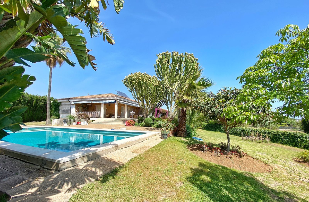 Se vende Villa - Chalet de 4 dormitorios en Costa Del Sol, Málaga, España