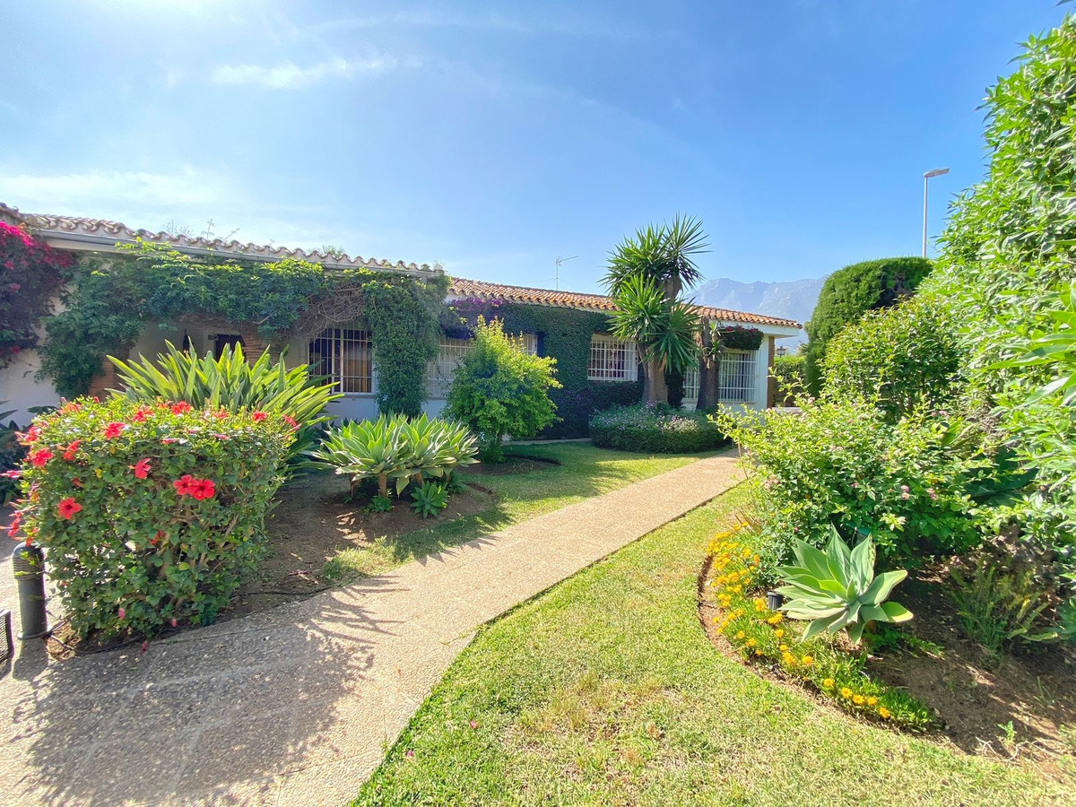 Se vende Villa - Chalet de 4 dormitorios en Costa Del Sol, Málaga, España