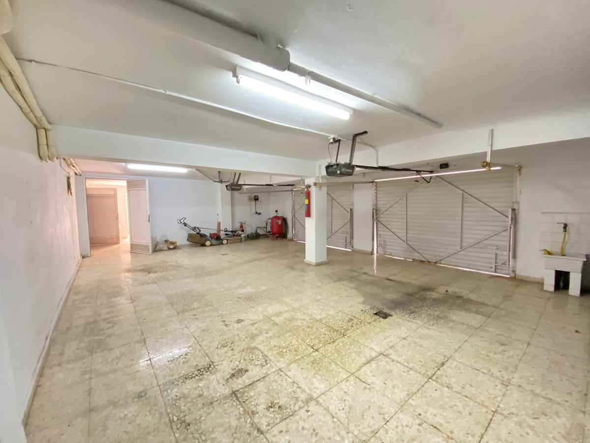 Se vende Villa - Chalet de 4 dormitorios en Costa Del Sol, Málaga, España