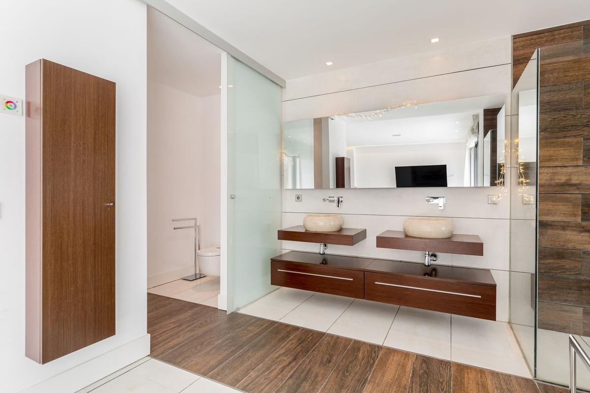 3 Bed Apartment for sale in Puerto Banús Costa Del Sol, Málaga, Spain