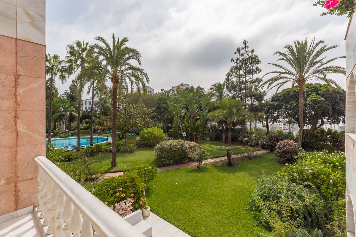 3 Bed Apartment for sale in Puerto Banús Costa Del Sol, Málaga, Spain