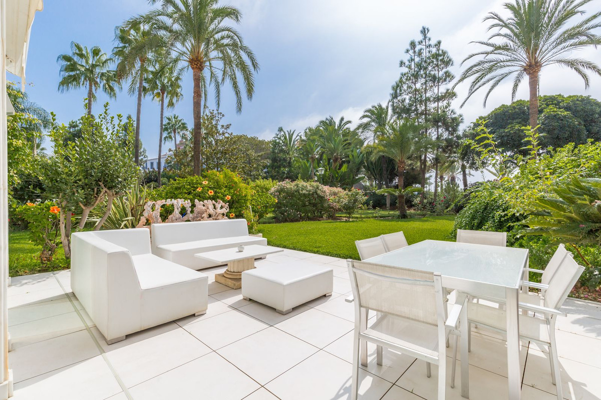3 Bed Apartment for sale in Puerto Banús Costa Del Sol, Málaga, Spain