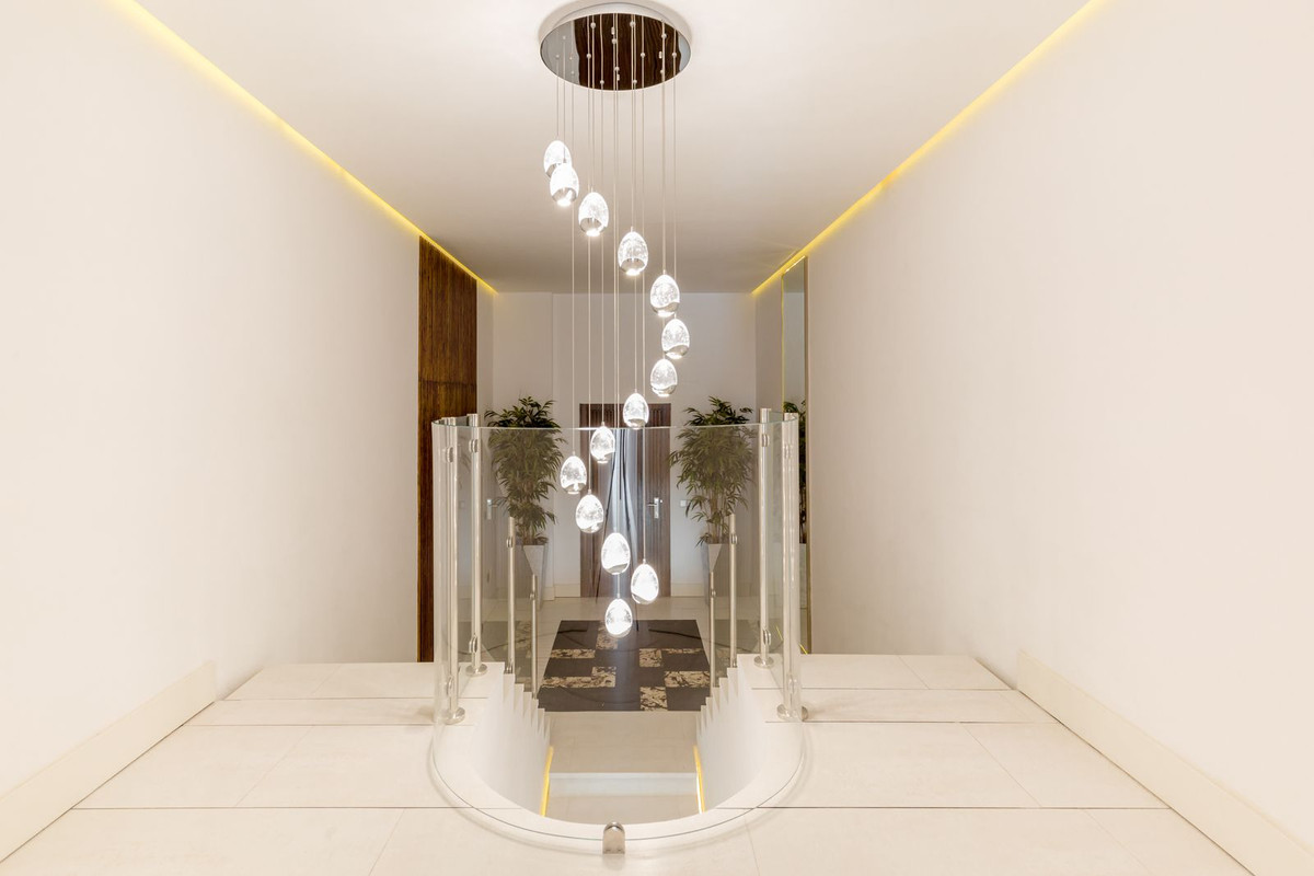 3 Bed Apartment for sale in Puerto Banús Costa Del Sol, Málaga, Spain