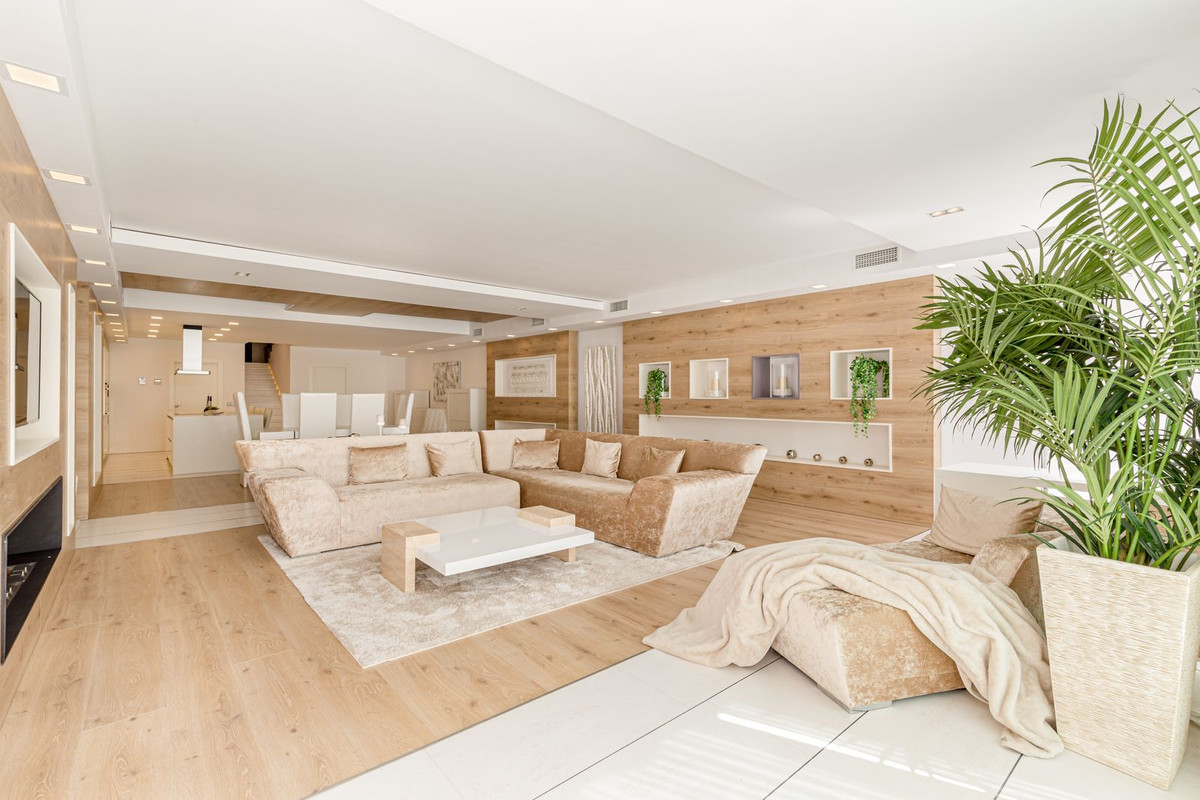 3 Bed Apartment for sale in Puerto Banús Costa Del Sol, Málaga, Spain