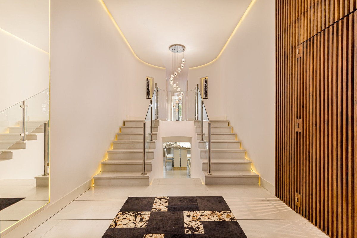 3 Bed Apartment for sale in Puerto Banús Costa Del Sol, Málaga, Spain