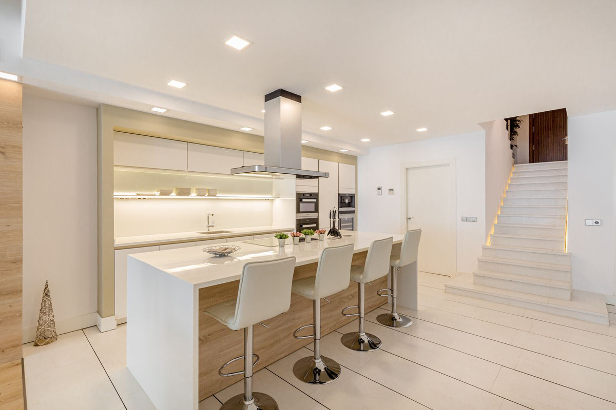 3 Bed Apartment for sale in Puerto Banús Costa Del Sol, Málaga, Spain